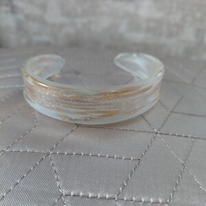Elegant Gold and Cream Women's Bracelet